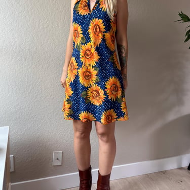 90s sun dress The 90s are back! We couldn't be more excited because the 90s were the  empire of floral summer dresses. #travelstore#travel #summerstyle  #travelstyle #clothingstore#tropicalstyle #ootdtravel #summerdress  #travelfashion#travelinstyle #travelfashionably