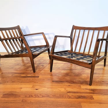 Mid Century Selig Pair of Wood Lounge Chairs 