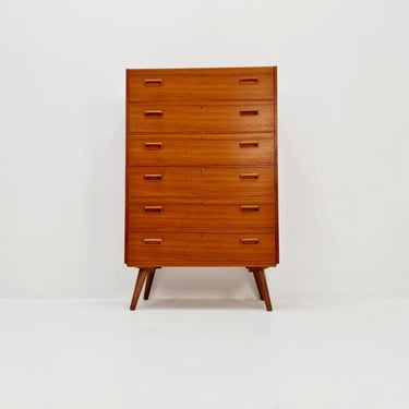 Midcentury Danish teak chest of drawers / drawer dresser / cabinet, 1960s 