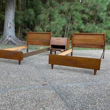 Mid Century pair of twin beds and nightstand for American of Martinsville Dania line 