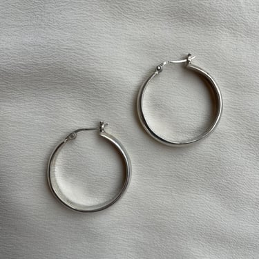 classic silver hoops E228