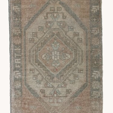 Vintage Turkish Mini Rug No. 542 | 1'8 x 2'9