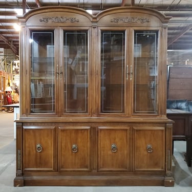 Double Arch Top China Cabinet