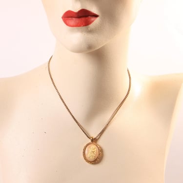 1970s Gold Tone Metal Pink and Cream Cherub Cameo Pendant Necklace 