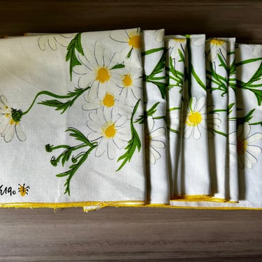 Vera Neumann ladybug Spring pattern dinner napkins set of 6, table linens, vintage napkins, vintage linens 