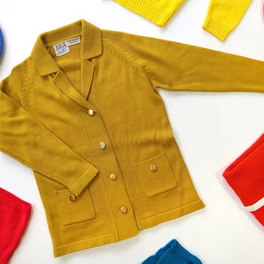 Cozy Vintage 60s Chartreuse Gold Collared Cardigan with Pockets 
