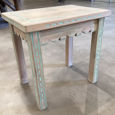 White Distressed End Table (FB)