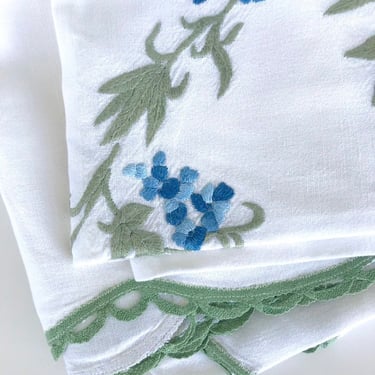 Vintage 50s 60s Embroidered Floral Spring Tablecloth White Venetian Linen Table Runner // Cottage Countryside Farmhouse Decor 