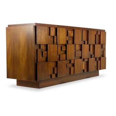 Lane Staccato 9-Drawer Dresser in Walnut, Circa 1974 - *Please ask for a shipping quote before you buy. 
