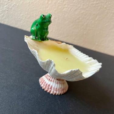 Vintage 80s Clam Shell + Frog Candle 