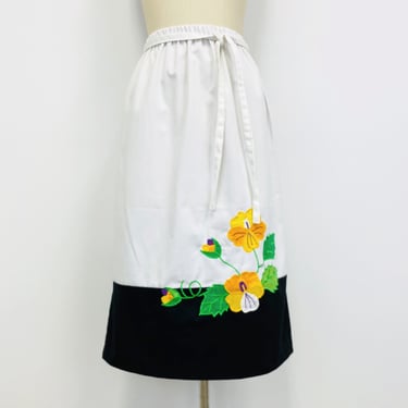 Vintage 70s Skirt | Appliqued Pansies on Black and White | Belted | Size Small 