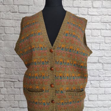 Vintage Knit in Scotland Wool Sweatervest // Brown Vest with Buttons 