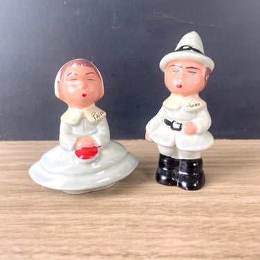 Priscilla and John Alden pilgrims salt and pepper set - 1950s vintage 