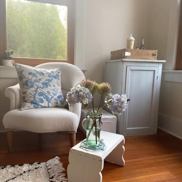 Beautiful rustic vintage French wooden step stool with joinery dovetail 