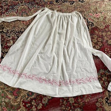 Antique vintage 1930’s hand embroidered apron | white cotton, cottage core vibes, red ivy 