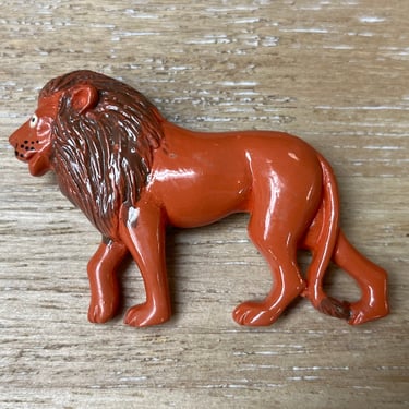 vintage lion pin 1960s king of the jungle plastic flair brooch 
