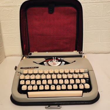 Vintage Portable Typewriter/ Antique / Maritsa 11 Typewriter/ Old Typewriter/ Rare Typewriter / Old Working Typewriter / Belgium / 60s 