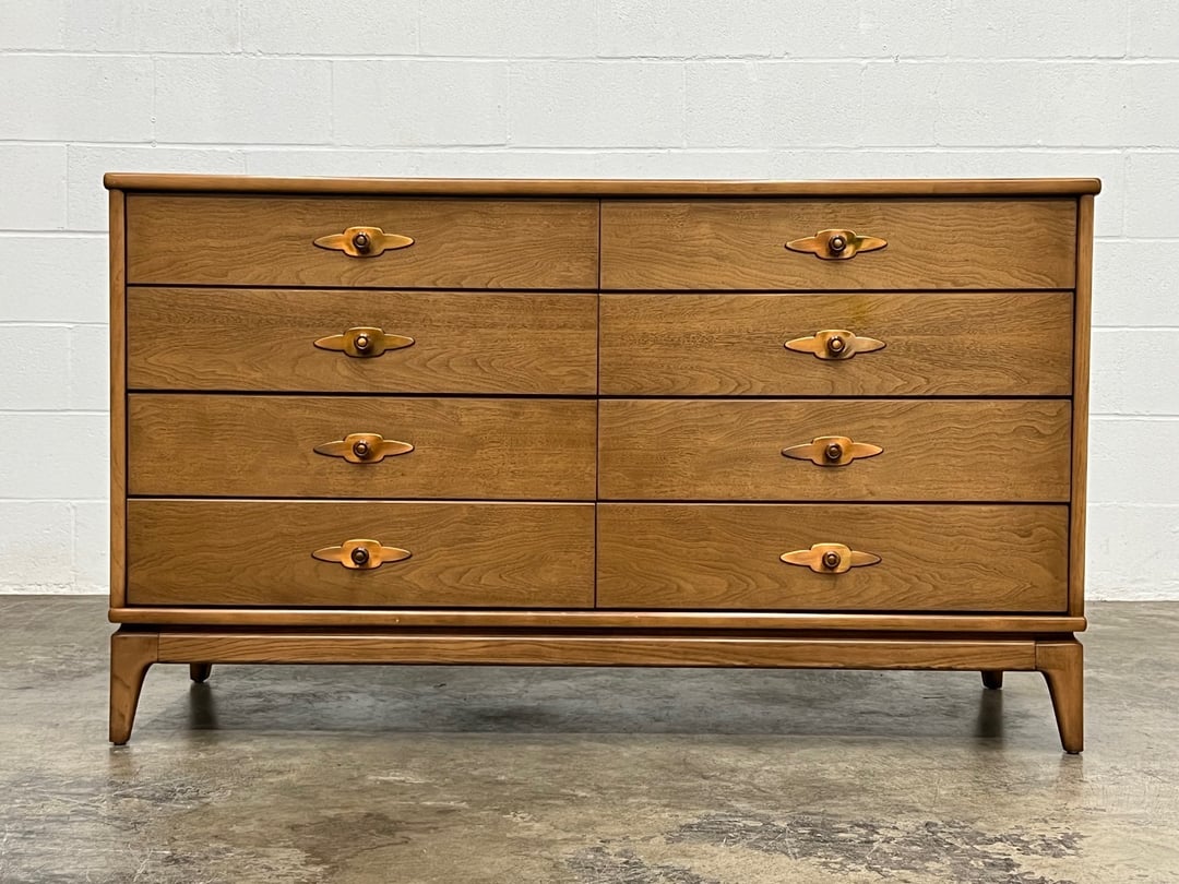 Broyhill MidCentury Modern Dresser / Credenza / TV Stand Modern Mid