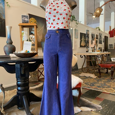 1970s jeans, wide leg, vintage bellbottoms, flap front pockets, size small, 28 waist, high waist, Bohemian, hippie style, contrast stitching 