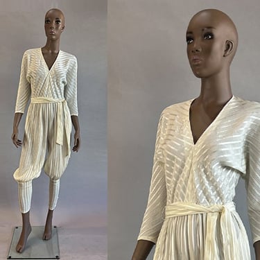 1970s White Jumpsuit / 70s White Harem Pants Jumpsuit / Batwing Sleeve Jumpsuit / Wedding Suit / Studio 54 Jumpsuit / Size Small Size Medium 