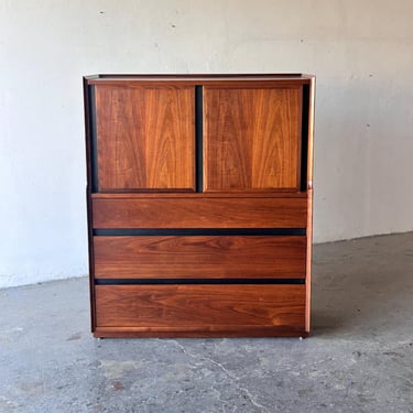 Merton Gershun for Dillingham Mid-Century Modern Esprit Walnut Gentleman’s Chest Dresser 