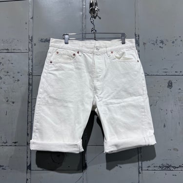 90s 34 waist 501 Levi’s white denim shorts 