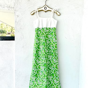 Vintage 70s Hawaiian Dress Eyelet Lace Hawaii Floral Lei Muumuu White Green Long Maxi Dress 