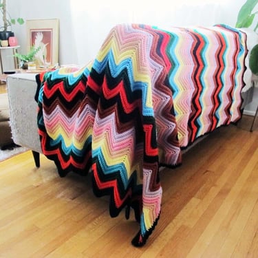 Vintage 70s Granny Chevron Knit Afghan Blanket 91x68 - 1970s Multicolor Rainbow Throw Large - Bohemian Hippie Home Decor 