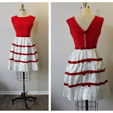 Vintage 1960s 60s Red Velvet White Damask Back Bows Party Evening Holiday Dress // US 00 0 XXS XS 