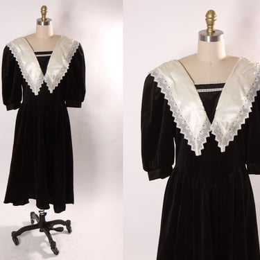 1980s Black Velvet and White Lace Trim Bib Collar Half Sleeve Gothic Wednesday Addams Prairie Cottagecore Dress by Eber California -L 