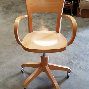 Swivel Office Chair 22.5W x 33.75H x 23D