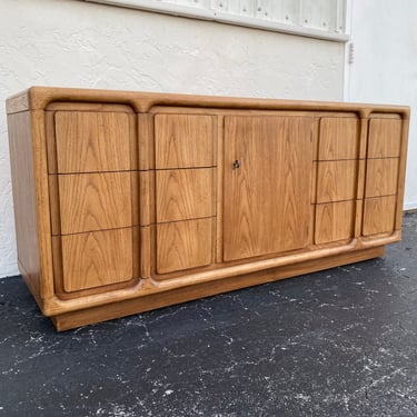 Vintage MidCentury Modern Dresser by Thomasville with 9 Drawers - Scandinavian Danish Art Deco Style Credenza Sculptural Sideboard Furniture 