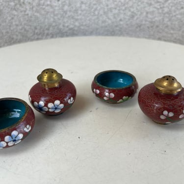 Vintage petite Chinese salt cup and pepper shakers set 2 reds cloisonné brass metal 