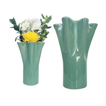 Vintage Green Pottery Vase / Ruffled Flower Vase / Large Contemporary Green Vase / Table Centerpiece / Stoneware Ruffle Edge Canister Vase 