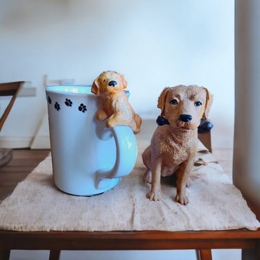 Golden Retriever statue and mug combo for pet companionship enthusiasts Detailed Golden Retriever statue and mug for animal lovers 