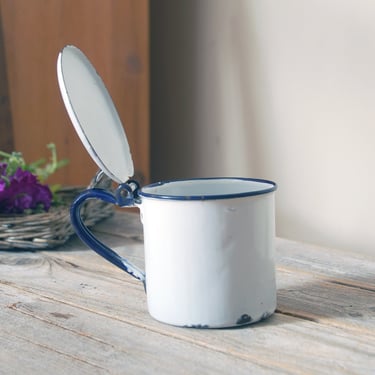 Vintage white enamelware mug with lid  / enamel metal mug / rustic farmhouse mug / white & blue enamel mug / vintage mug / retro kitchen 