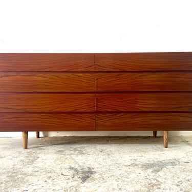 Vintage 1970s Danish Modern Rosewood 8 Drawer Dresser by Arne Wahl Iversen for Vinde Mobelfrabik 