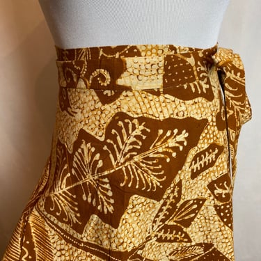 70’s boho batik cotton Wrap skirt~ neutral tones Indonesian design pattern~ golden with brown tropical print tiki vibes ~size Small 