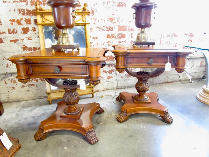 PAIR PRICED SEPARATELY TRADITIONAL ACCENT TABLES
