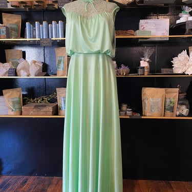 1970s maxi dress, sherbert green polyester, blouson, vintage 70s dress, high neck, lace bust, 70s bridesmaid, gunne sax style, cottagecore 