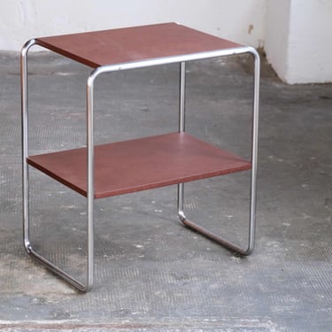 Kleiner Bauhaus Beistelltisch nach dem Entwurf von Marcel Breuer 