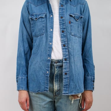 1990s Levis Lightwash Western Style Snap Front Denim Shirt