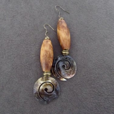 Spiral shell and wooden earrings 2 