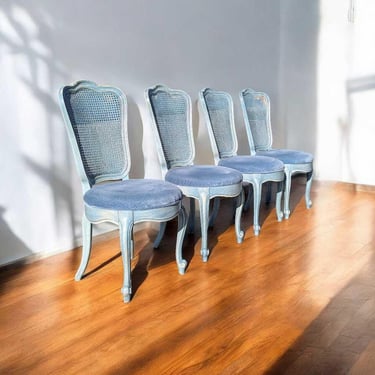 Set of 4 Thomasville French Provincial Cane Back Dining Chairs – Blue Velvet Upholstery, Vintage Elegance, Kitchen, Dining Room 