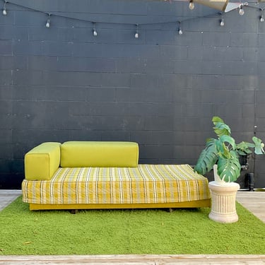 Green with Plaid Daybed Lounger Sofa