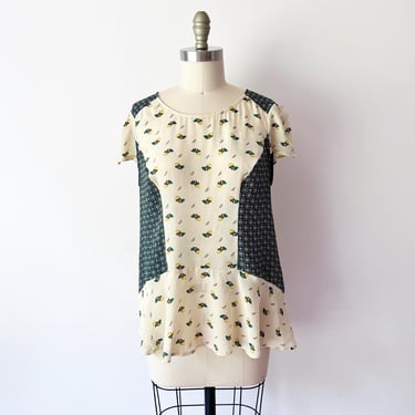 SIZE 10 Maeve Fluttered Oak Top / Twee Anthropologie Y2K / Oak Leaf and Acorn Silk Blouse Peplum Ruffle 