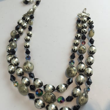 Even On Her Darkest Nights - Vintage 1950s 1960s Black & Ivory Faux Pearl Glass 3 Strand Necklace 