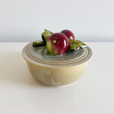 Wade of California Pottery Apples Ceramic Dish with Lid Mid-Century USA Vintage 1960s 