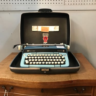 Vintage 1973 Smith Corona Galaxie Twelve Typewriter with Hard Case (NEEDS RIBBON)