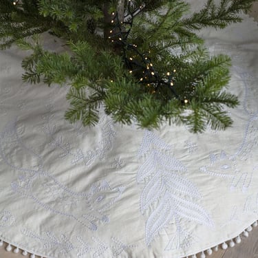 Swedish Christmas Tree Skirt 46"